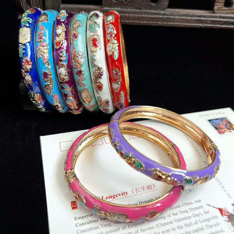 Wholesale Retro pattern alloy plated bracelet